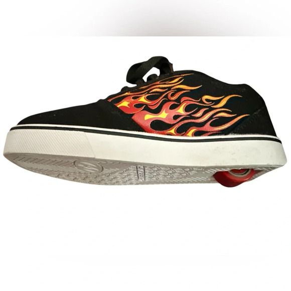 Heelys Pro 20 Flame Prints Skate Canvas Sneaker Shoes Youth 6 New in box - Picture 1 of 9